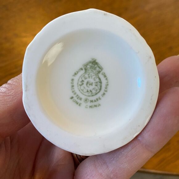 - Irish Belleek Mini Pitcher Leaf Pattern - Picture 3 of 4